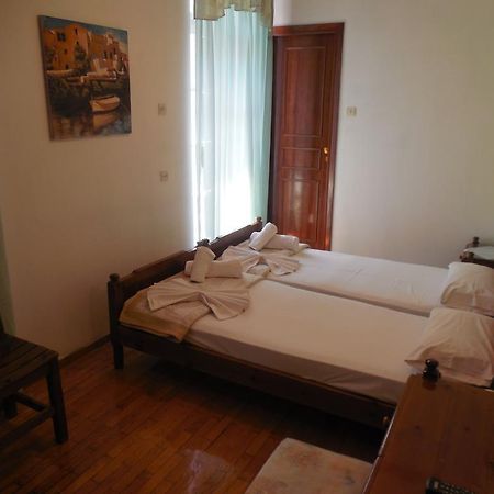 Adonis Rooms Скопелос Екстериор снимка