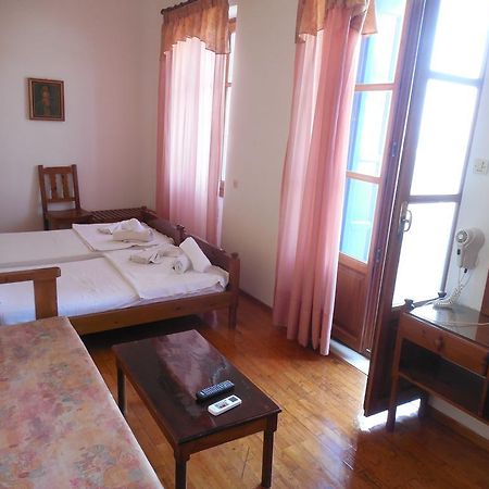 Adonis Rooms Скопелос Екстериор снимка