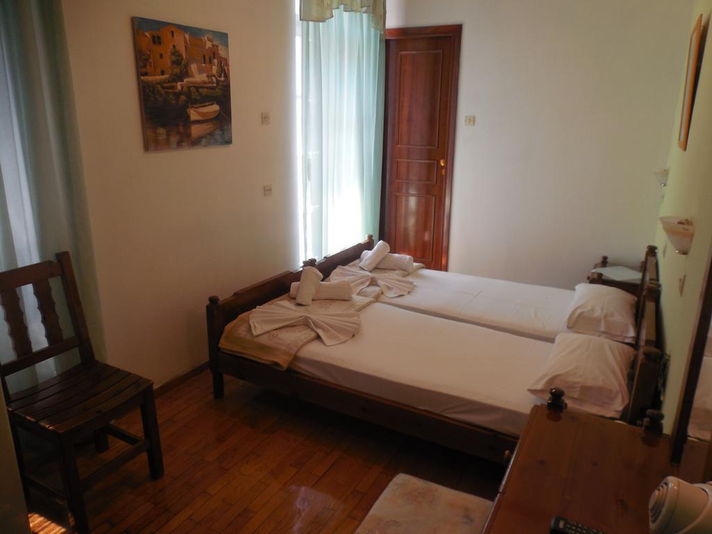 Adonis Rooms Скопелос Екстериор снимка