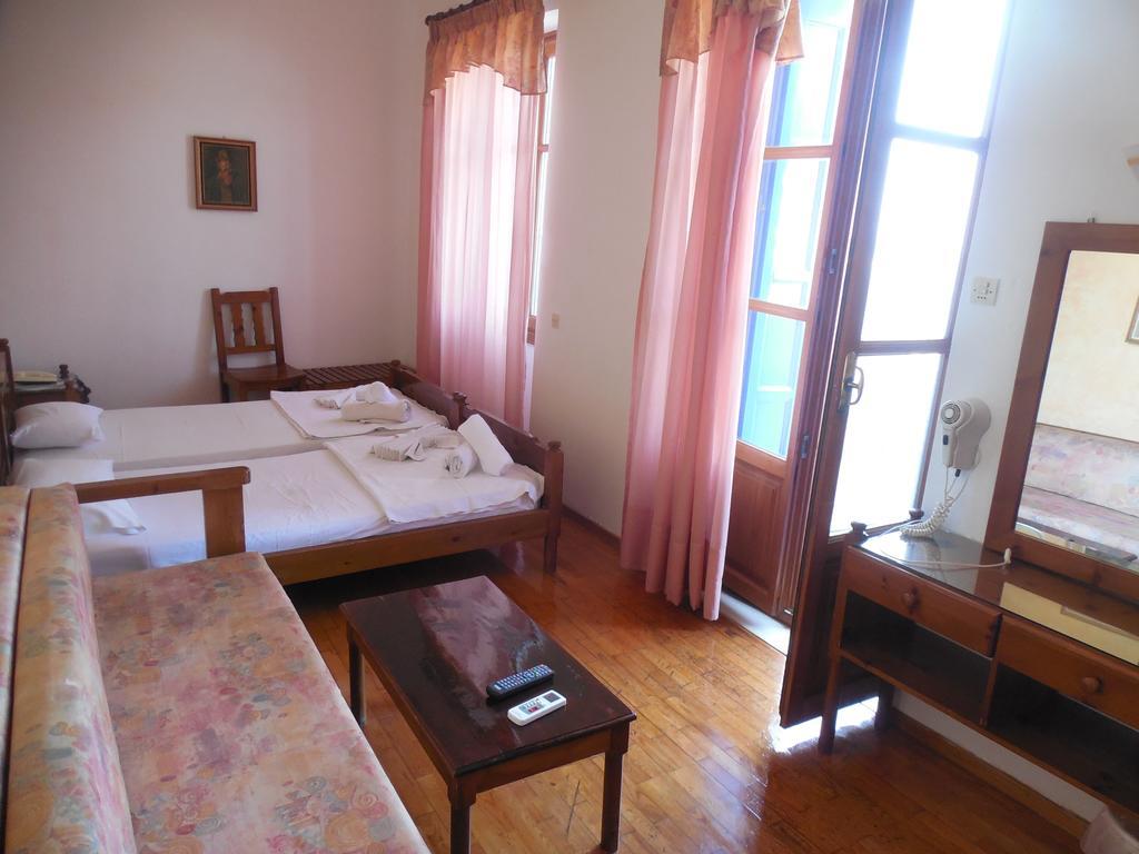 Adonis Rooms Скопелос Екстериор снимка