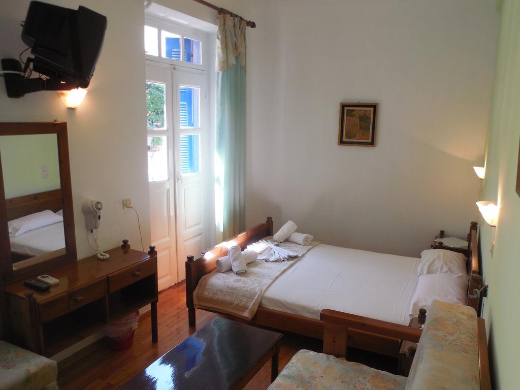 Adonis Rooms Скопелос Екстериор снимка