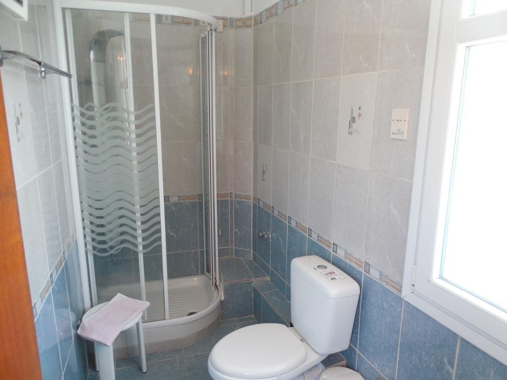 Adonis Rooms Скопелос Екстериор снимка
