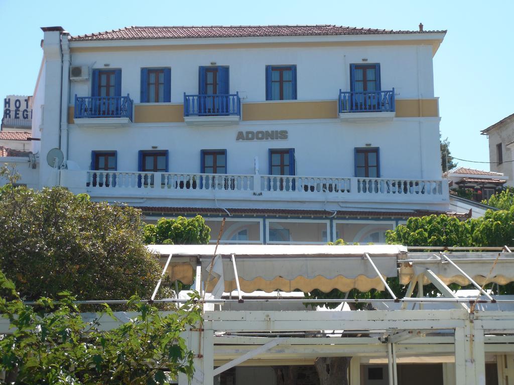 Adonis Rooms Скопелос Екстериор снимка